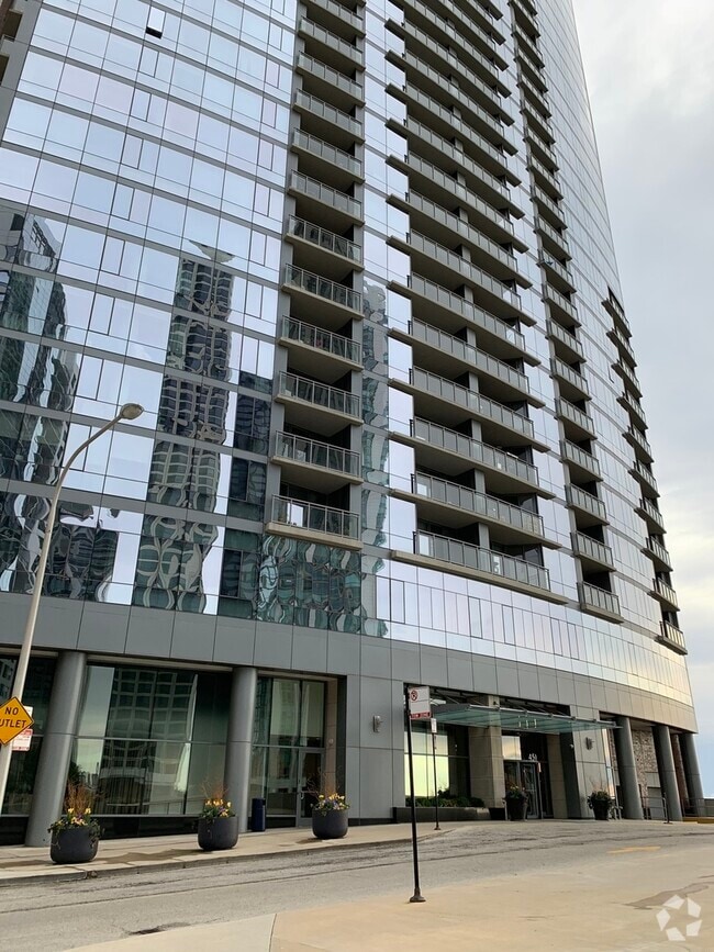 Building Photo - 450 E Waterside Dr