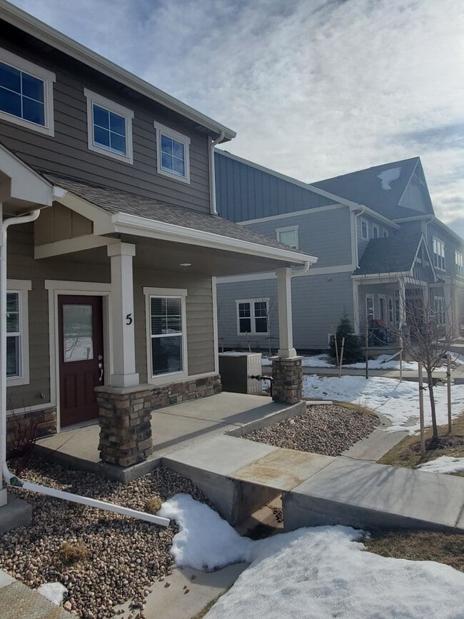 Building Photo - Updated 3 Bedroom Townhouse Across From Horsetooth Reservoir!