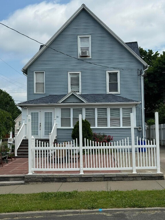 Primary Photo - 91 Grand Ave