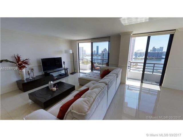 Foto del edificio - 3300 NE 191st St