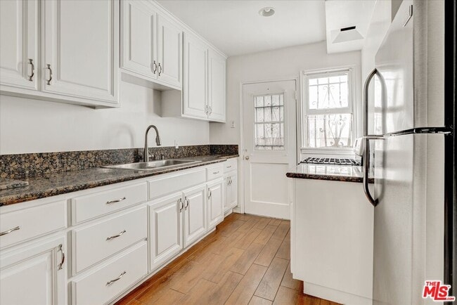 Building Photo - 142 N Hamilton Dr