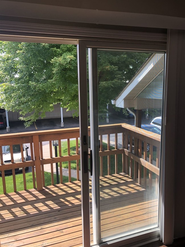 Building Photo - 2 br, 1 bath Condo - 233 Pinewood Circle