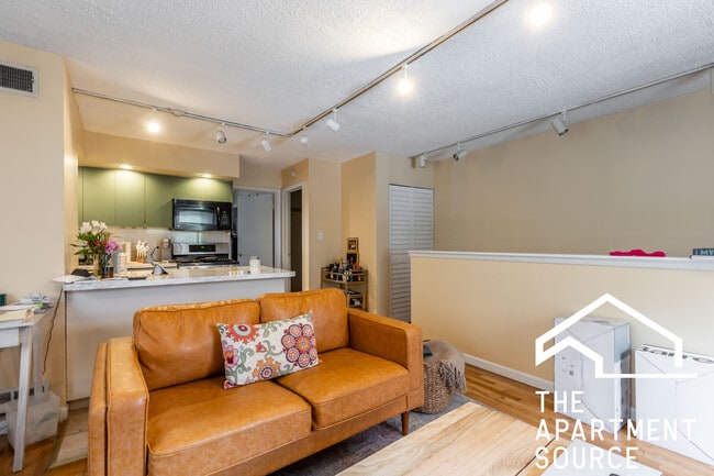 Foto del edificio - 715 W Diversey Pky