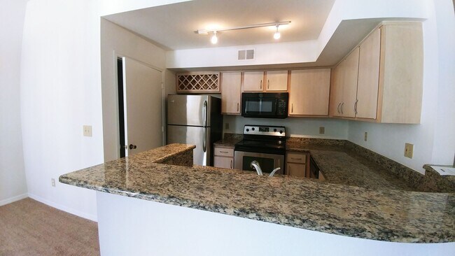 Foto del edificio - 3rd floor 2bed 2 bath on golf course