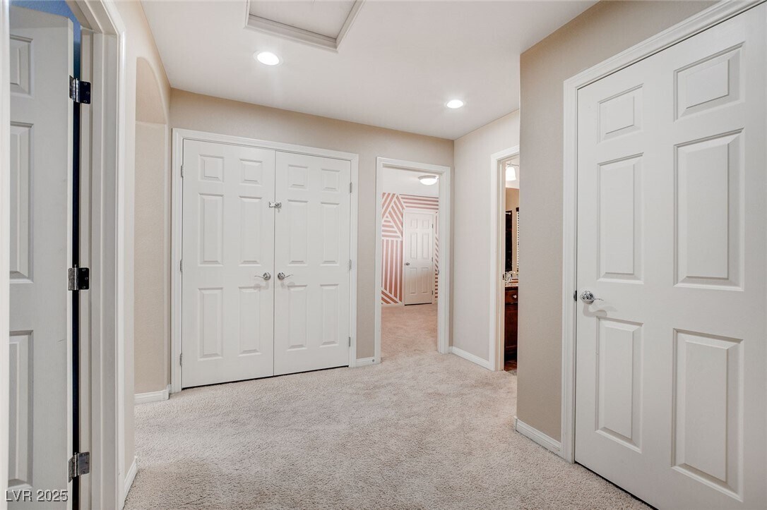 Foto principal - 6402 Parrot Ridge Ct