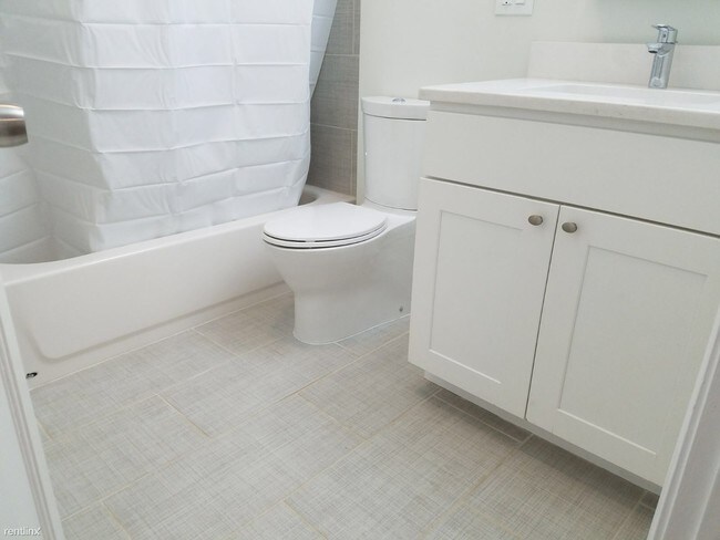 Foto del edificio - 3 br, 2 bath  - 66 Glen St