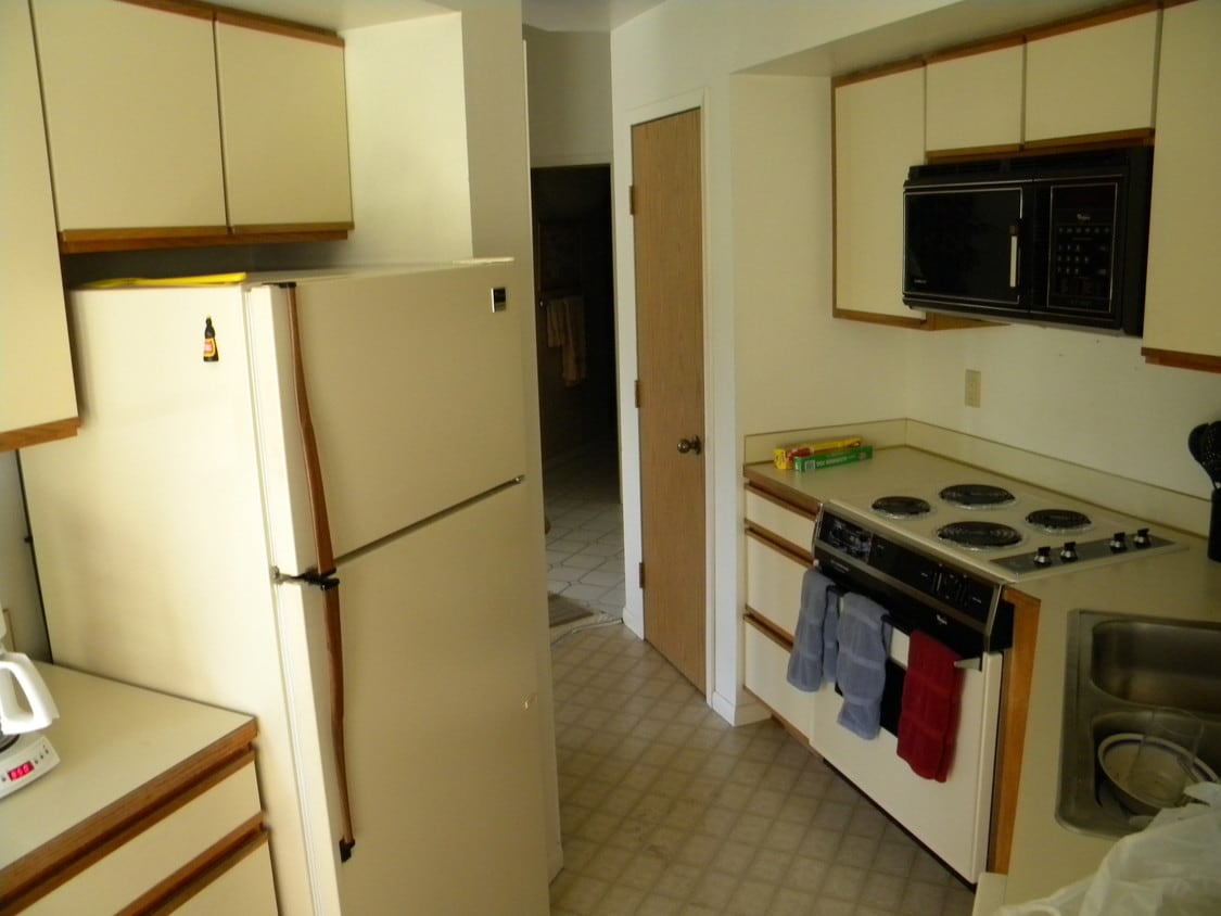 Large 2 Bedrm....Heat Paid! - 2526 11th Ave S