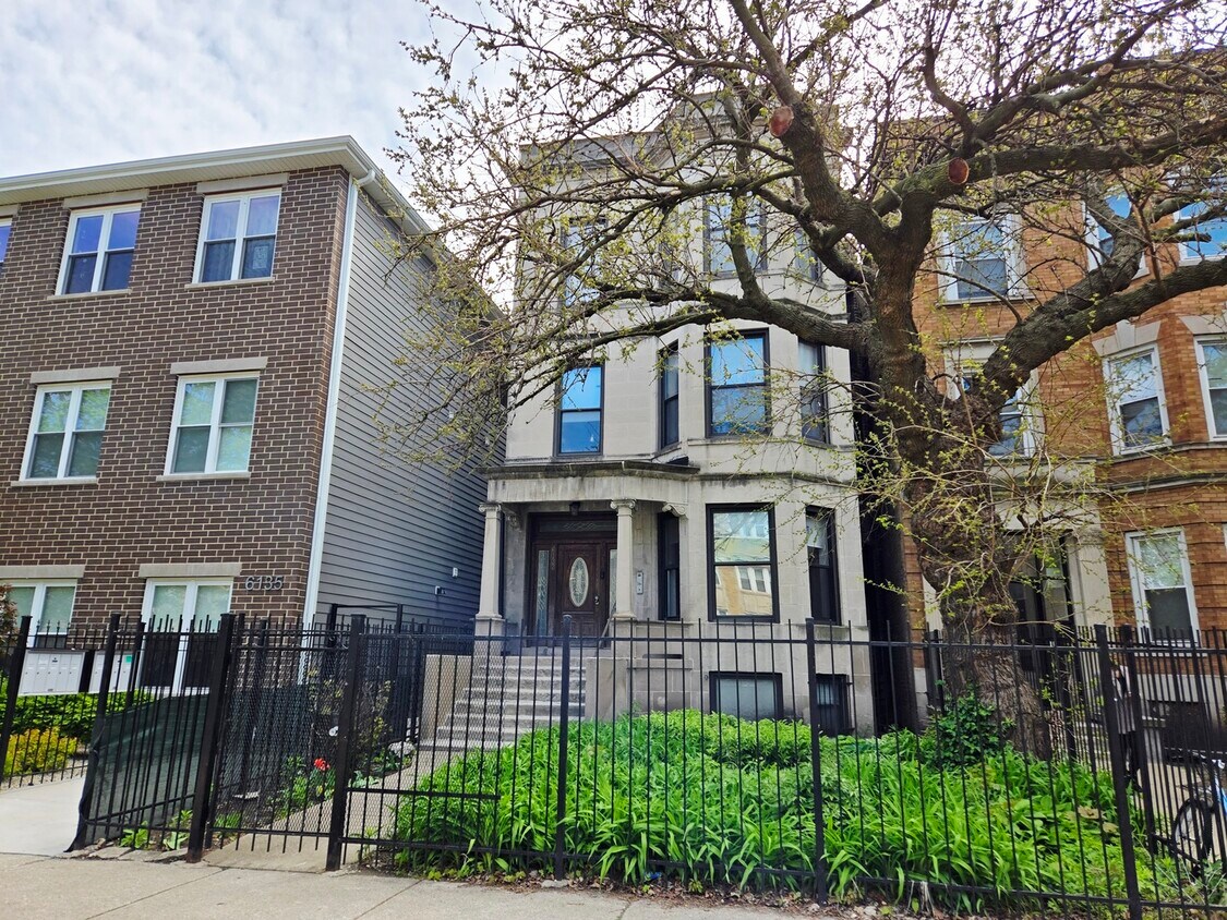 Primary Photo - 6137 S Kimbark Ave