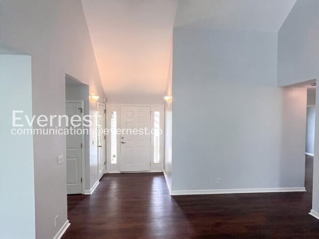 Foto del edificio - 3-Bed/2-Bath Home with Attached Garage/ Available Soon!