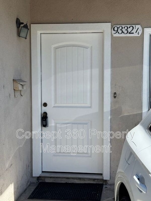 Building Photo - 9332 1/4 ELM VISTA DR