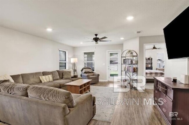 Foto del edificio - 1283 Fairlawn Dr