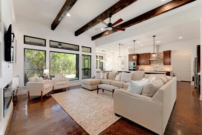Building Photo - Spacious 4-Bed Oasis at this Canyon Lake Gem!