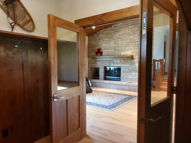 Building Photo - 2414 Eagle Ranch Rd