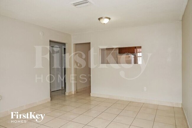 Foto del edificio - 3453 NW 191st St