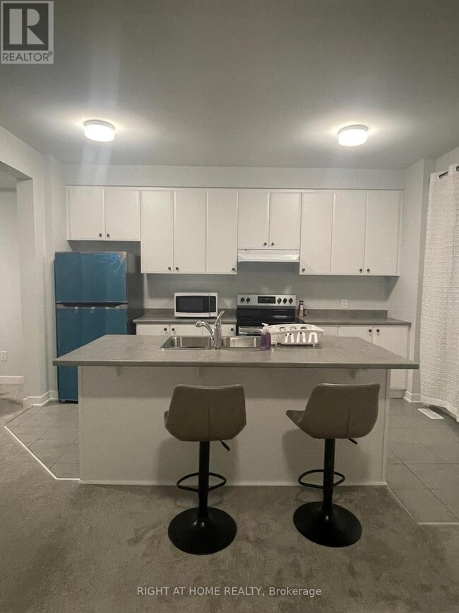 Building Photo - 633 Allied Mews