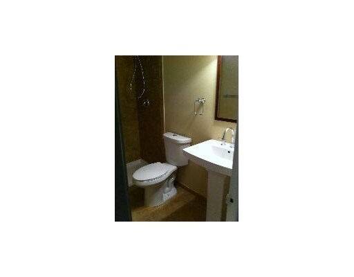 Baño - The Ocean Breeze Apartments