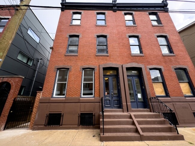 Building Photo - 1223 N Franklin St
