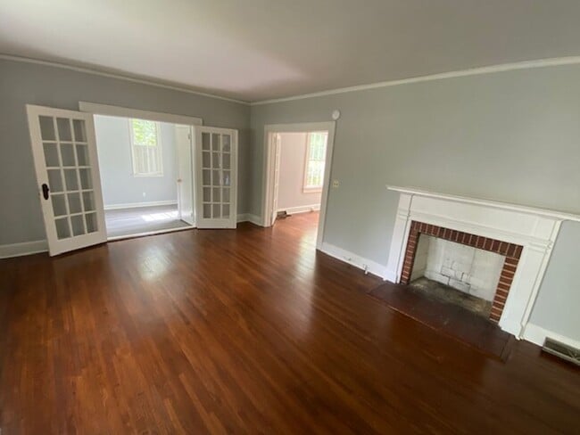 Building Photo - Charming House in Forest Acres!