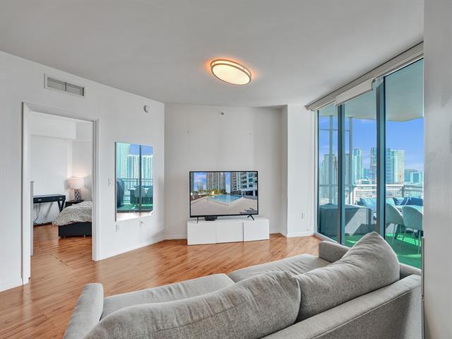 Foto del edificio - 350 S Miami Ave