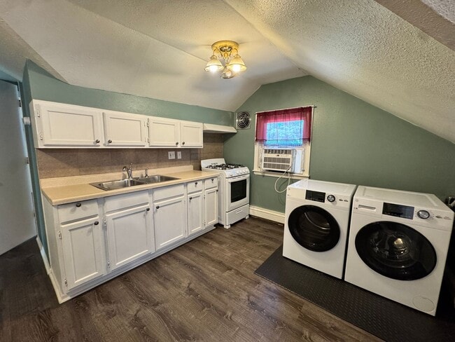 Foto del edificio - Adorable 1+ Bedroom in Nokomis Available Now!