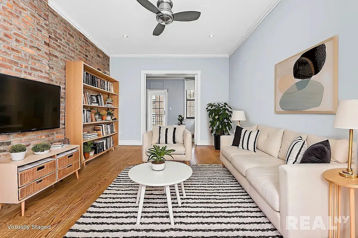 Primary Photo - 219 E 28th St