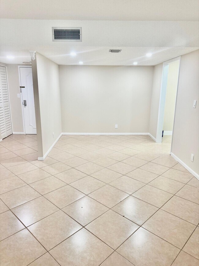 Foto del edificio - 10777 W Sample Rd