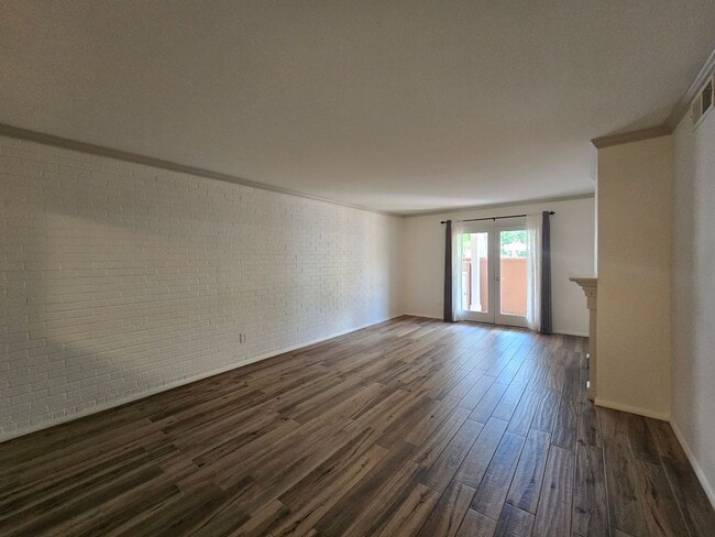 Building Photo - 663 Bishops Lodge Rd