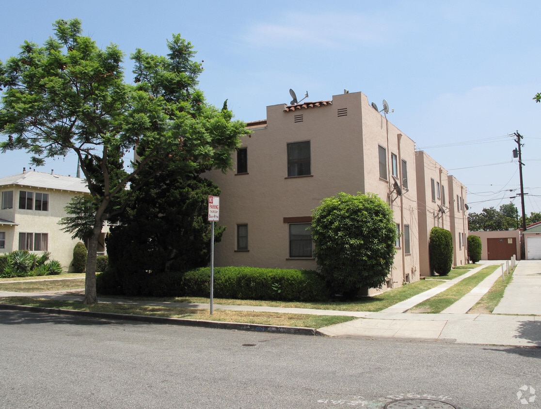 Building Photo - 8928-8932 1/2 Evergreen A