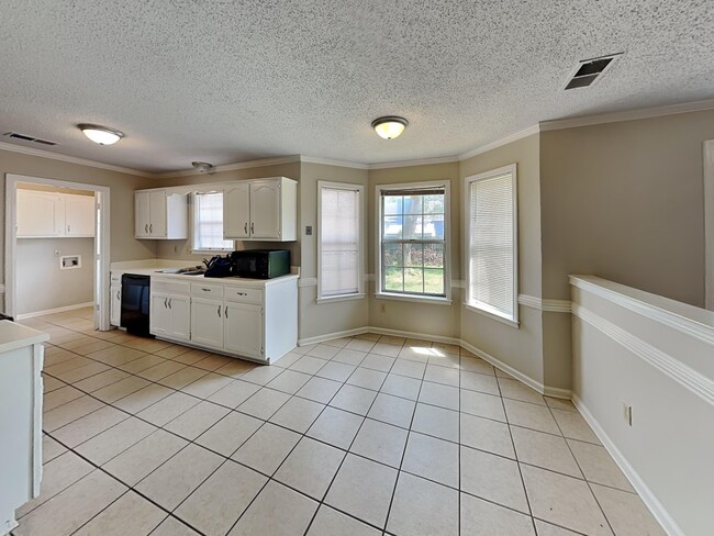 Building Photo - 5863 Pipers Green Ln