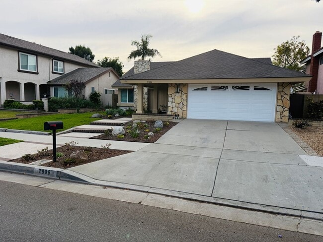 Building Photo - Stylish Single-Story Living in Coveted South Coast Metro