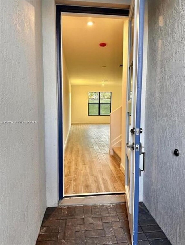 Building Photo - 14102 SW Solange St