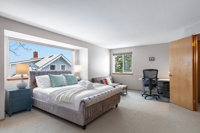 Building Photo - 10433 67th Ave S