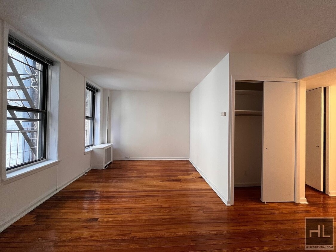 Primary Photo - EAST 55 STREET