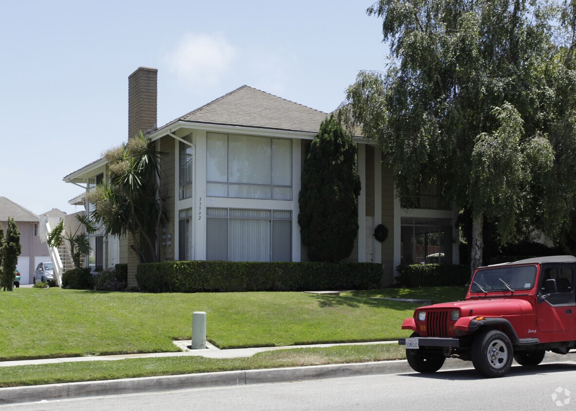 Primary Photo - 33592 Blue Lantern St