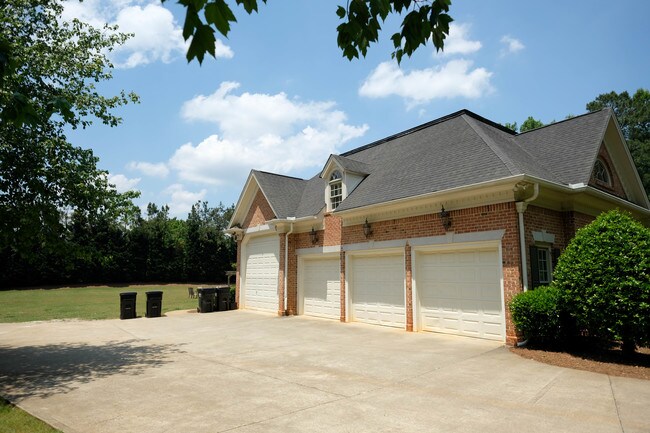 Building Photo - 2801 Spreading Oaks Dr NW
