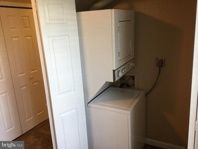 Building Photo - 523 Beebe Ct