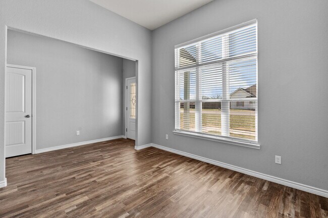 Building Photo - 412 N Wickham St