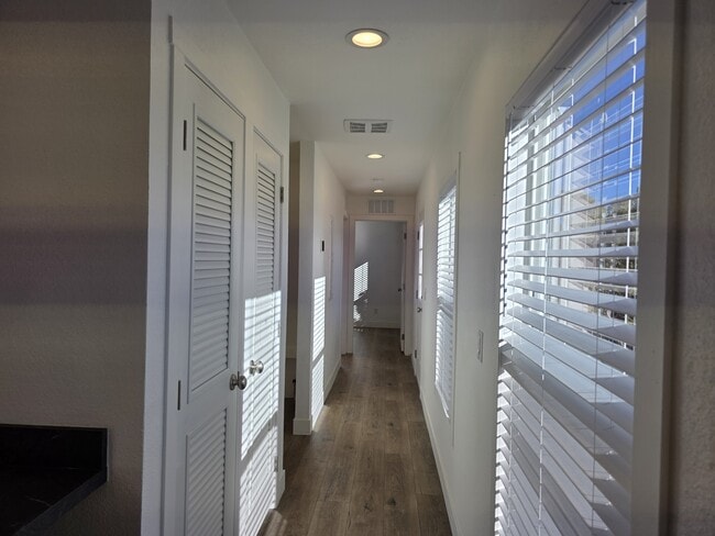 Building Photo - 8368 Ridge Dr