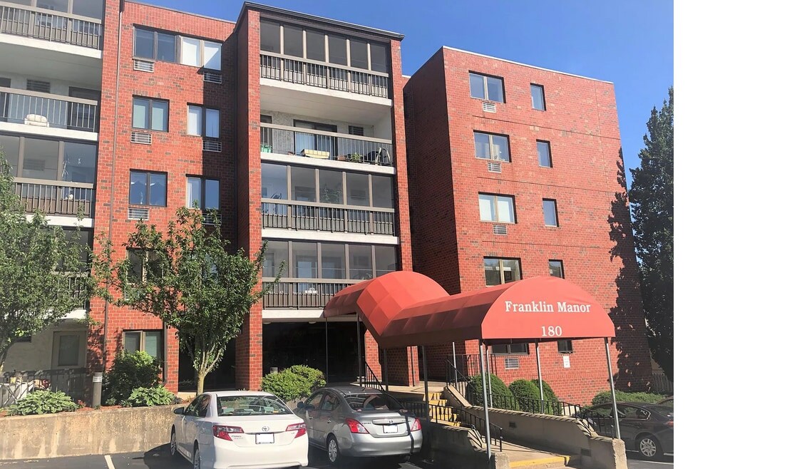 Main entrance - 180 Green St