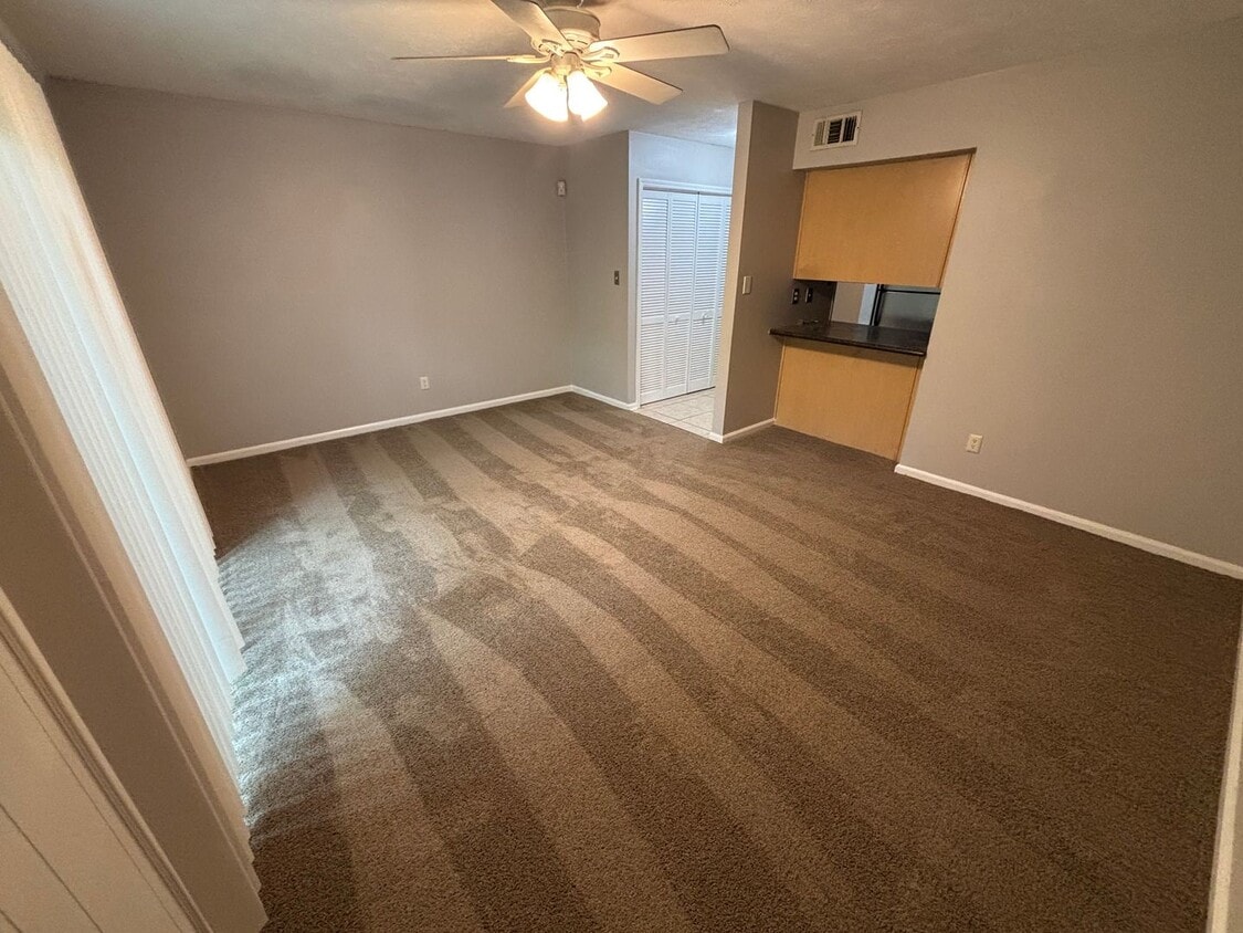 Beautiful 3 Bedroom Townhouse! - Beautiful 3 Bedroom Townhouse!