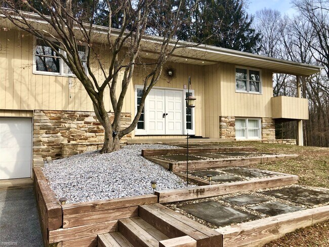 Building Photo - 3 br, 2.5 bath House - 7 Nob Hill Park Dr