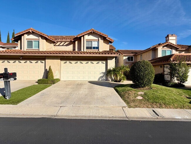Foto del edificio - Beautifully updated 3 bedroom 2.5 bath home in Agoura Hills