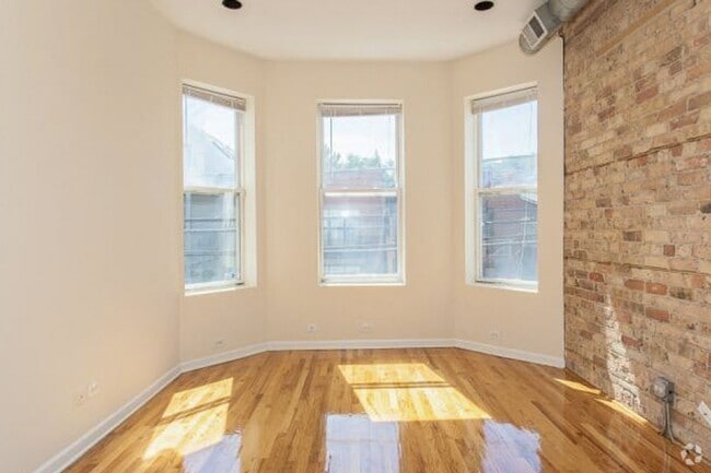 Building Photo - 2450 N Southport Ave