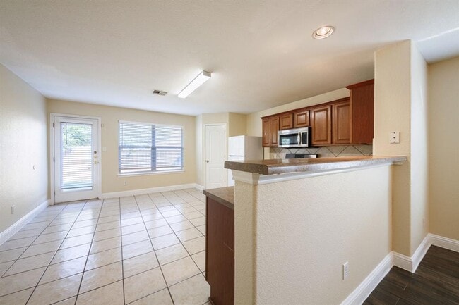 Building Photo - 3300 Etheredge Dr