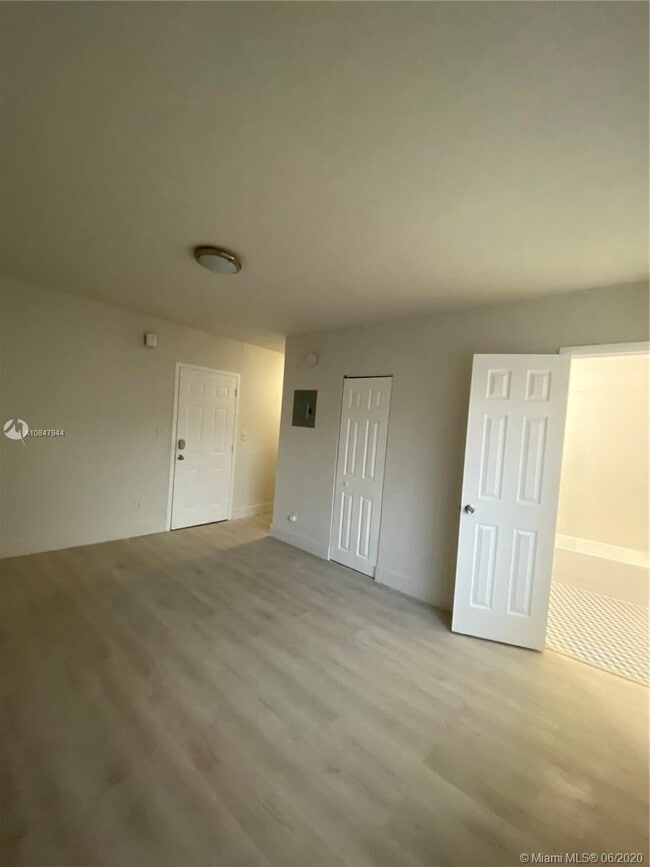 Building Photo - 6647 SW 59th Pl