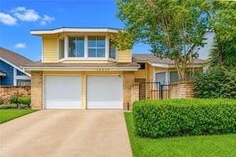 Building Photo - 10619 Chapel Hill Dr
