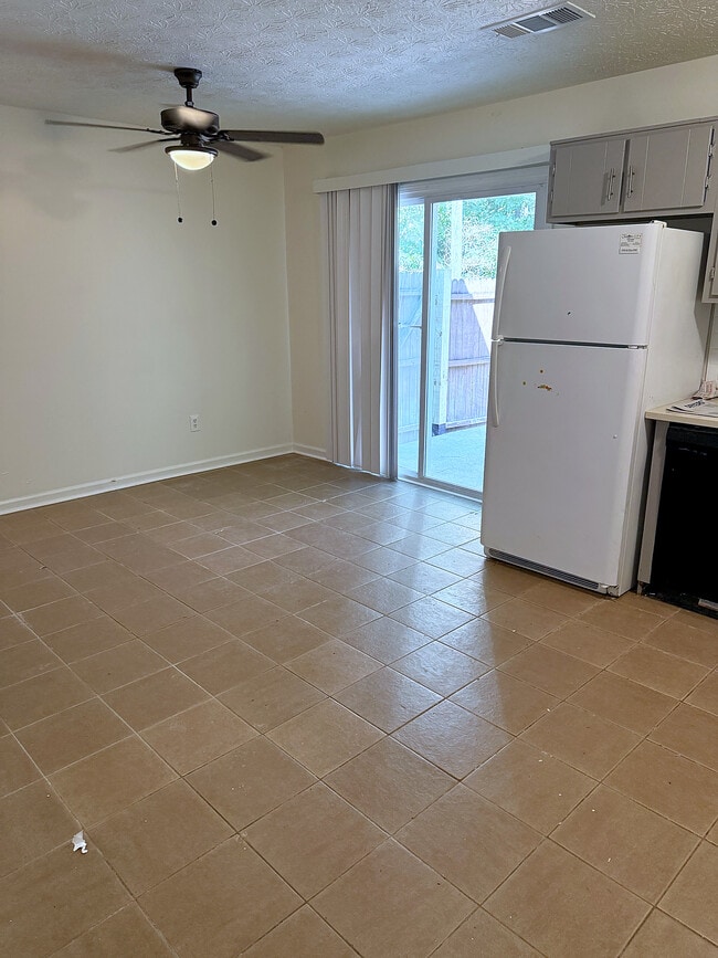 Building Photo - 5954 Stonewall Dr