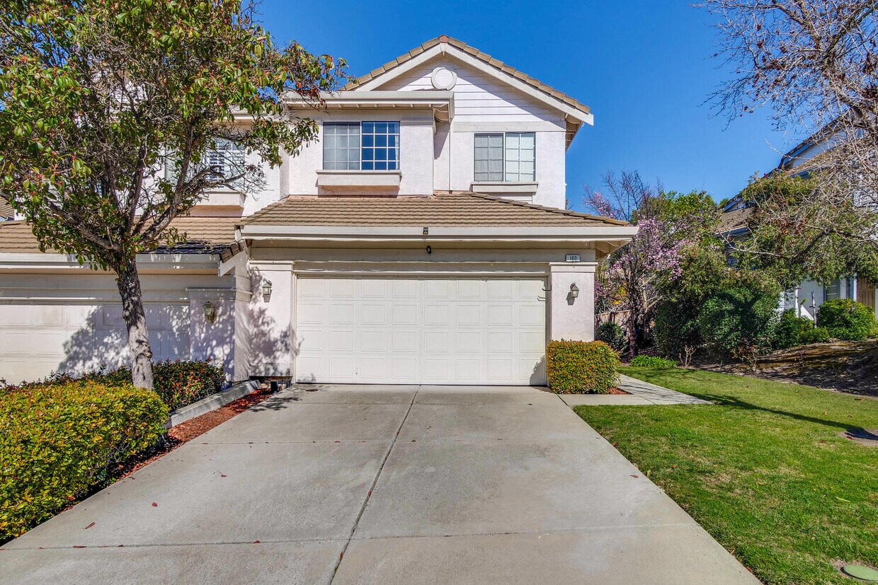 Foto principal - 160 Bear Ct