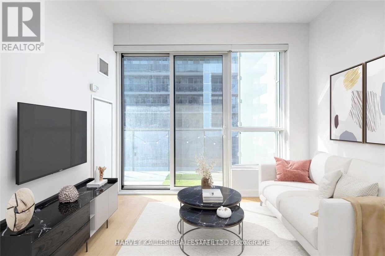 Primary Photo - 1030-1030 King St W
