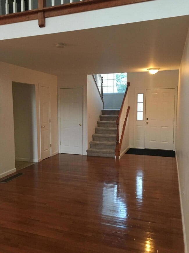 Building Photo - 554 S Keyser Ave